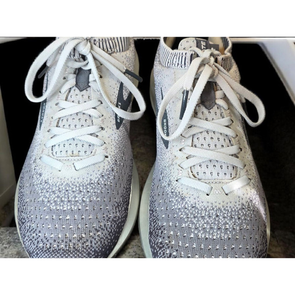Brooks Levitate 2 Women's Size 9.5 Running  Ebony/Gray/White 1202791B178 - Picture 7 of 9